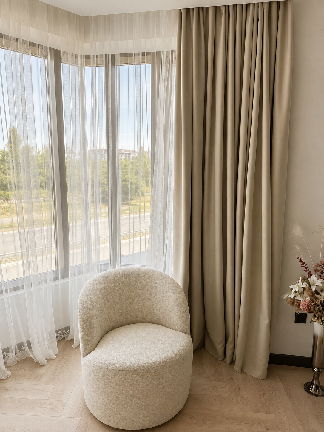 a_bright_minimalist_modern_interior_corner_scene